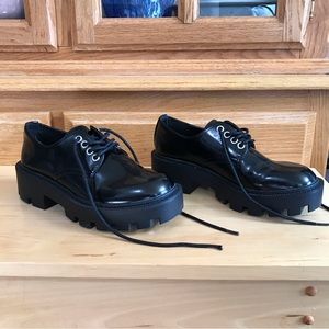 Urban Outfitters chunky platform Oxford shoes